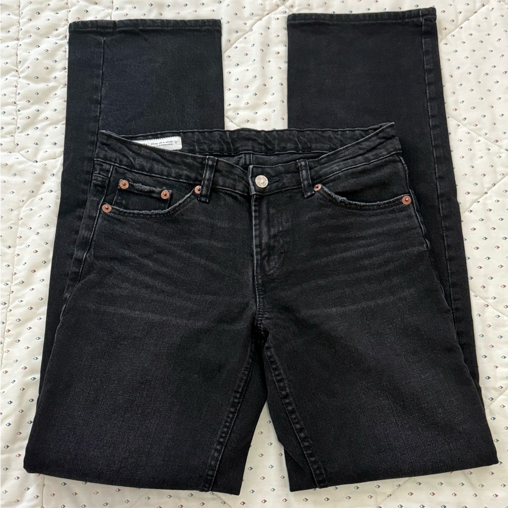 Zara Low Rise Straight Leg Jeans in Black 🖤